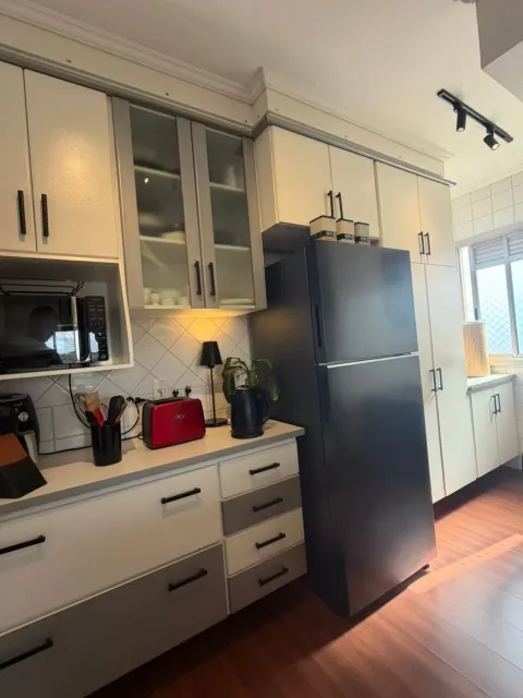 Apartamento de 72 m² reformado com 3 dormitórios no Condomínio Cittá di Roma