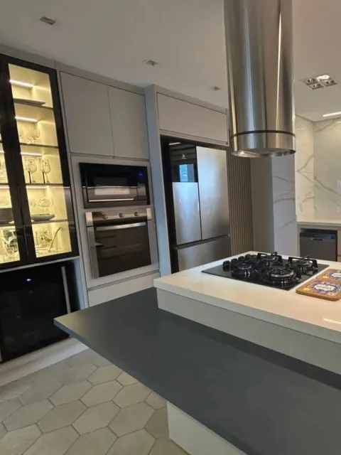 Apartamento de 136 m² com 3 suítes no 16º andar do Massimo Residence