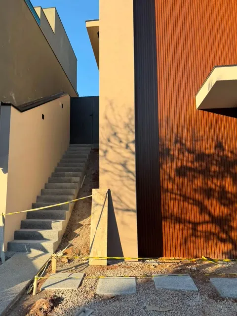 Casa nova semitérrea de 167 m² com piscina no Reserva Ermida II